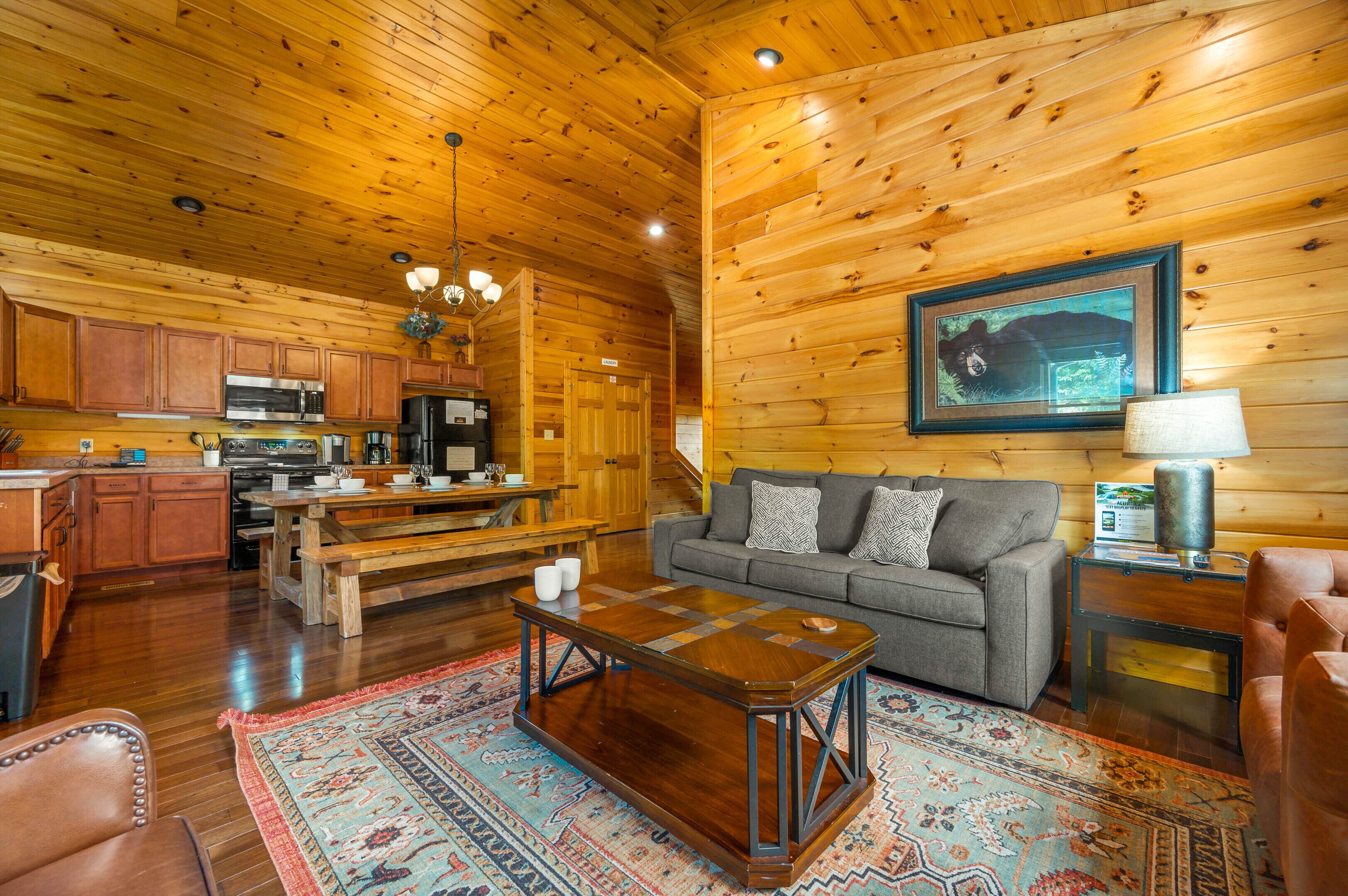 Free Attractions, Gorgeous Views, Game Room, and Hot Tub. Easy roads