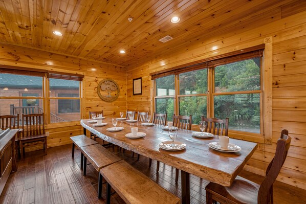 Dining - Gorgeous Views, Hot Tub, Game Room, and Free Attraction Passes, Resort Pool (Gatlinburg,)