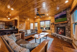 Smart TV, caminetto, lettore DVD