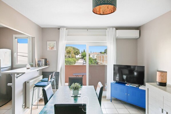 Dining - Hyères T2 5mn plage Almanarre CLiM/PK/WiFi (HYERES)