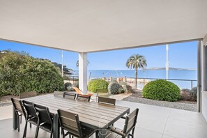 Outdoor dining - RDJ Villa Antoine 3 étoiles Vue Mer La Garonne WiFi/PK (LE PRADET)