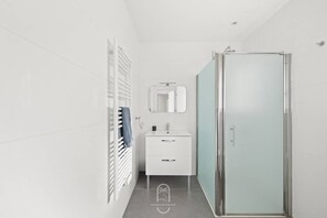 Hair dryer - RDJ Villa Antoine 3 étoiles Vue Mer La Garonne WiFi/PK (LE PRADET)