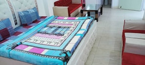 9 bedrooms, iron/ironing board, bed sheets - COUPLE FRIENDLY IN LAJPAT NAGAR (New Delhi)