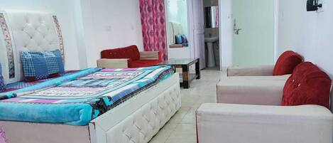 9 Schlafzimmer, Bügeleisen/Bügelbrett, Bettwäsche