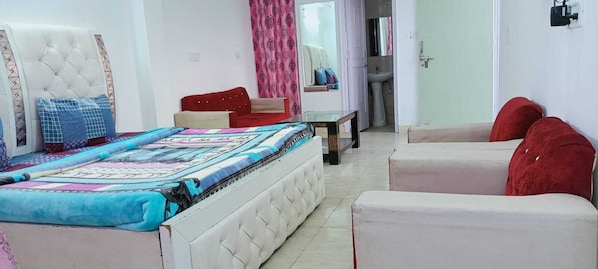 9 bedrooms, iron/ironing board, bed sheets - COUPLE FRIENDLY IN LAJPAT NAGAR (New Delhi)
