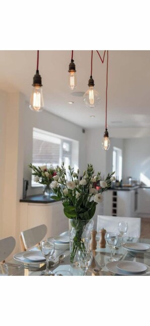 Dining - Stunning contemporary house overlooking Woolacombe bay (Woolacombe)
