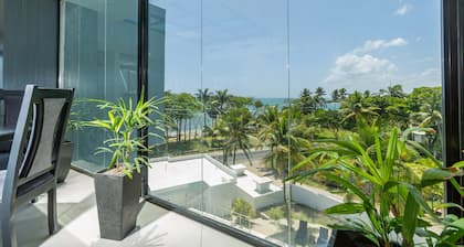 Skylight Suites Restaurant Bar