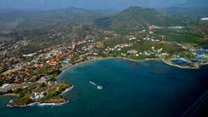 On the beach - Skylight Suites Restaurant Bar (Puerto Plata)
