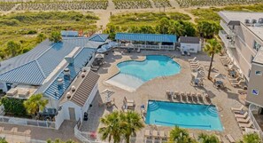 حمّام سباحة مُدفَّأ