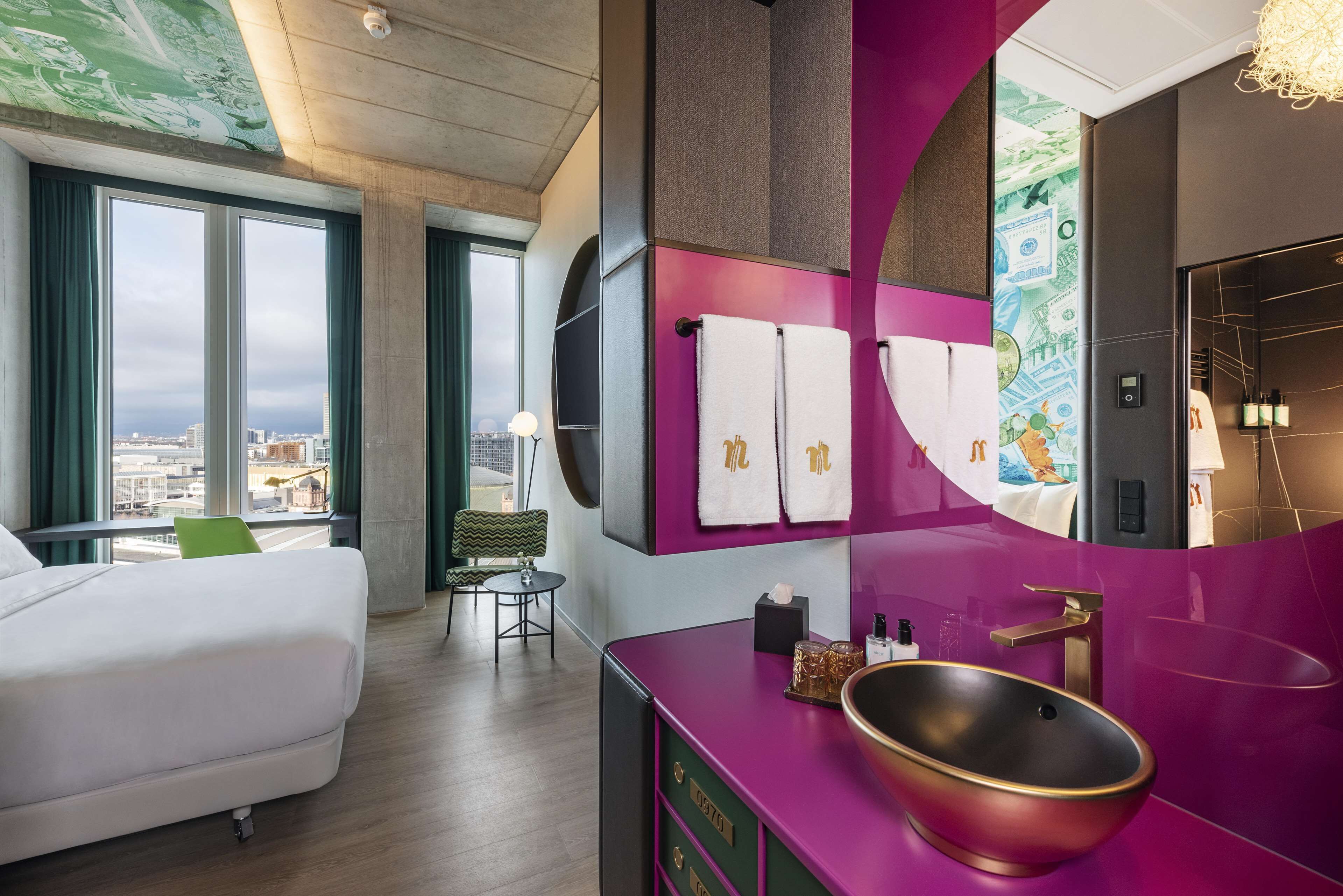 Minibar, coffres-forts dans les chambres, bureau, chambres insonorisées