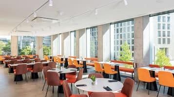 Päivittäinen buffetaamiainen maksusta