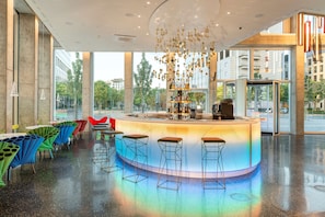 2 bars/lounges