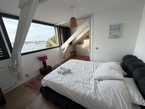 3 slaapkamers, een strijkplank/strijkijzer, gratis wifi, beddengoed