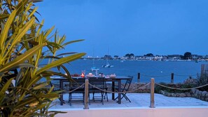 تناول الطعام بالخارج