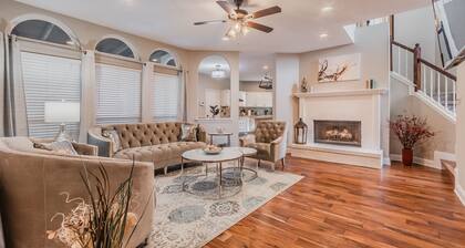 5 Bedroom Spacious Getaway, 2 Game Rooms, Hot Tub by Redawning