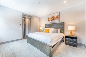 4 bedrooms, desk, iron/ironing board, free WiFi