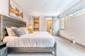 4 habitaciones, escritorio, tabla de planchar con plancha y wifi gratis