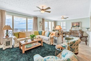 テレビ、DVD プレーヤー