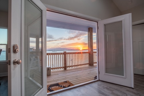 Blue Haven   – Waterfront Home w/ Heated Pool & Private Pier