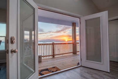 Blue Haven – Waterfront Home w/ Heated Pool & Private Pier