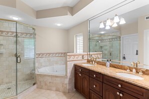 Shower, jetted bath, hair dryer, towels - Hidden Paradise-2bed 2bath condo w/ ocean views, dock space, pool (Key West)