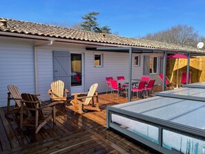 Outdoor dining - Near Soulac-sur-Mer: House for 6 people with heated indoor pool (Grayan-et-l'Hôpital)