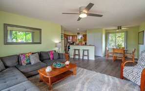 Smart TV, Netflix, streaming services, offices - Classic Princeville Charmer - Comfy and Spacious 2BR Condo w/ Huge Lanai (Princeville)