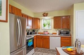 ثلاجة، ميكروويف، فرن، موقد طهي مسطح