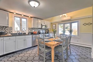 Dining - 3 Mi to Dtwn & Beach! Bristol Home w/ Patio (Bristol)