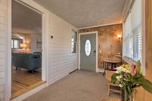 Interior - 3 Mi to Dtwn & Beach! Bristol Home w/ Patio (Bristol)
