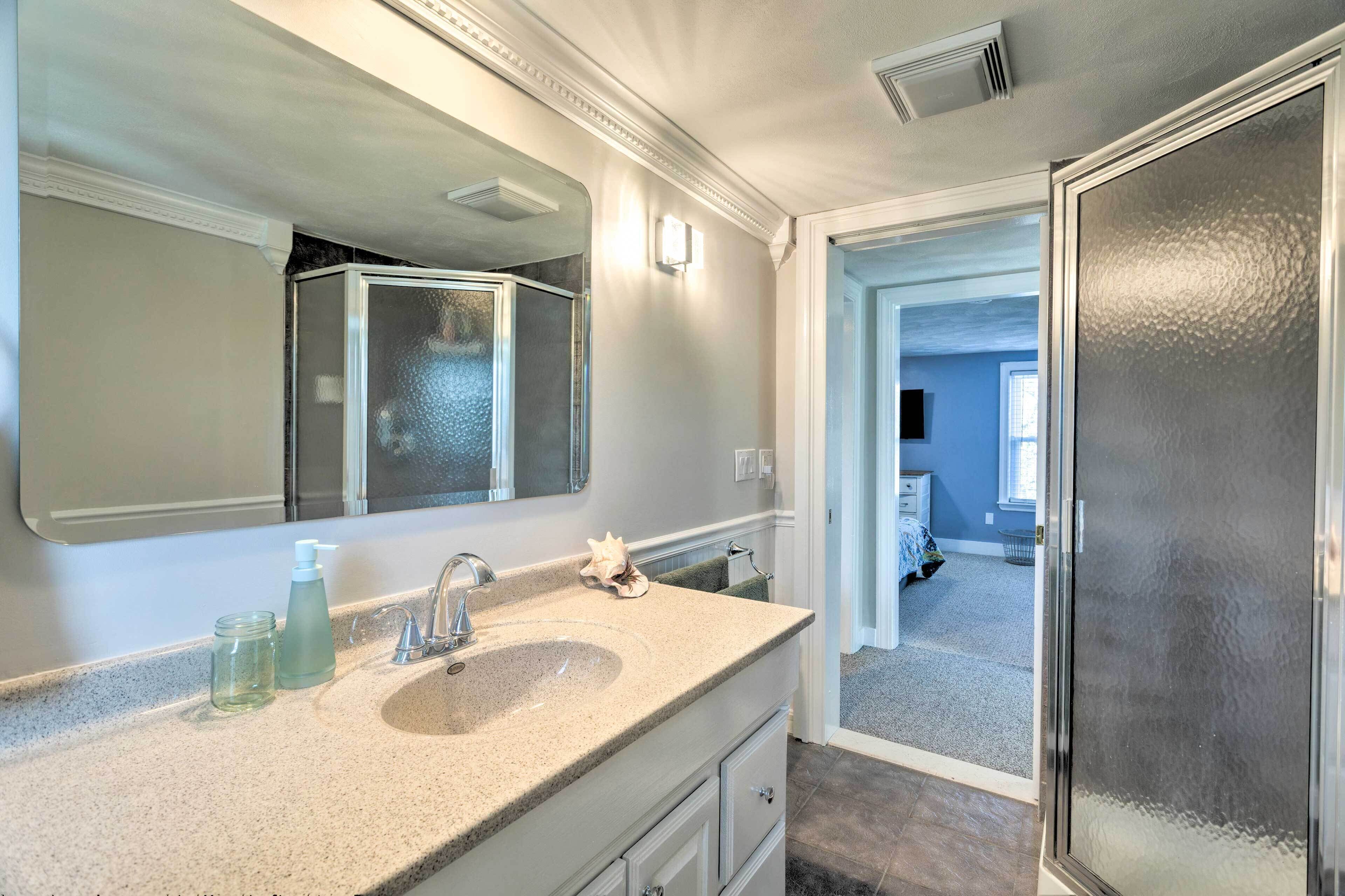 Bristol Home w/ Pool ~ 3 Mi to Dtwn & Beach!