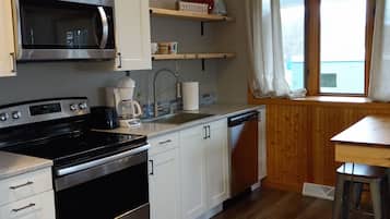 Frigorífic, microones, forn i placa de cuina