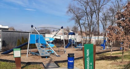 Game Room, Back Yard, Close to Stadiums & Downtown