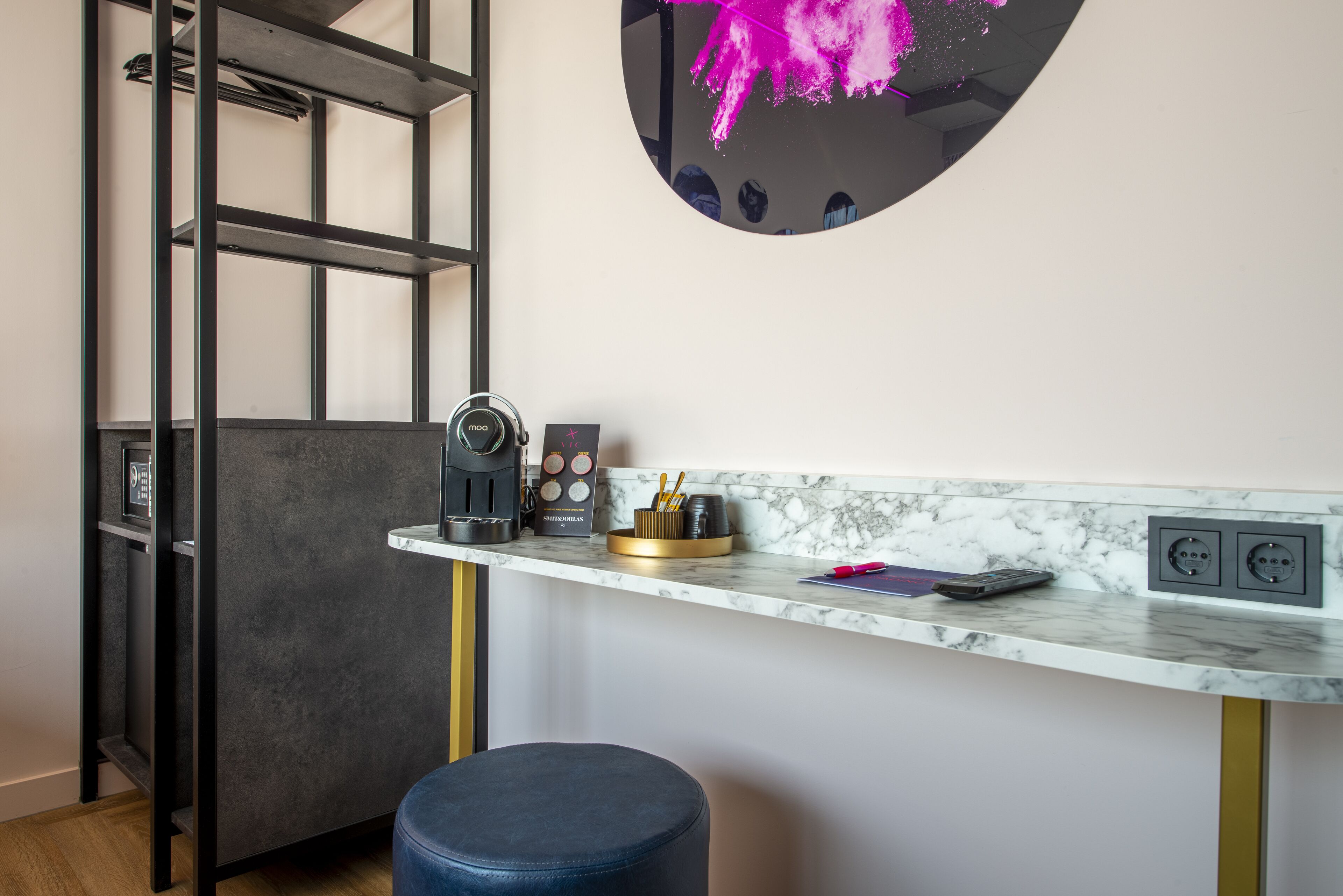 superior room, 1 king bed | 1 bedroom, premium bedding, in-room safe, desk