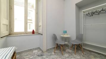 Habitación urbana | Edredón, escritorio, insonorización y wifi gratis