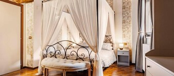 Design Villa With Parking, Navigli Area, Milan