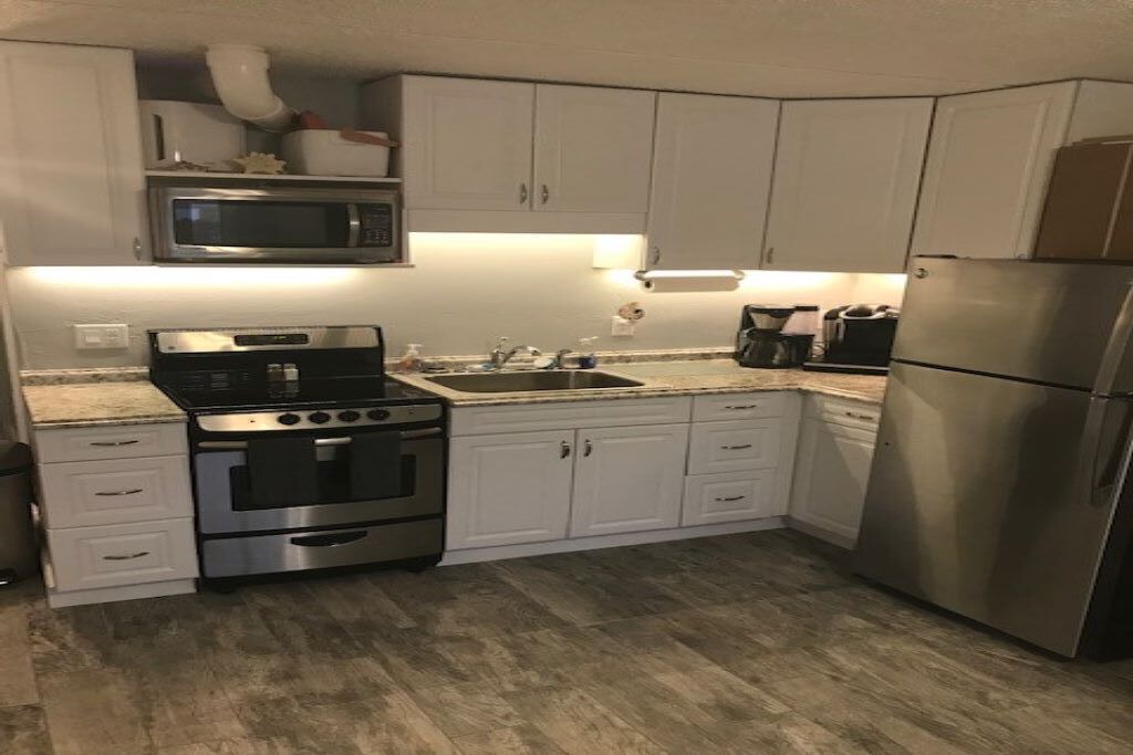 Studio w/ King Bed and Full Kitchen