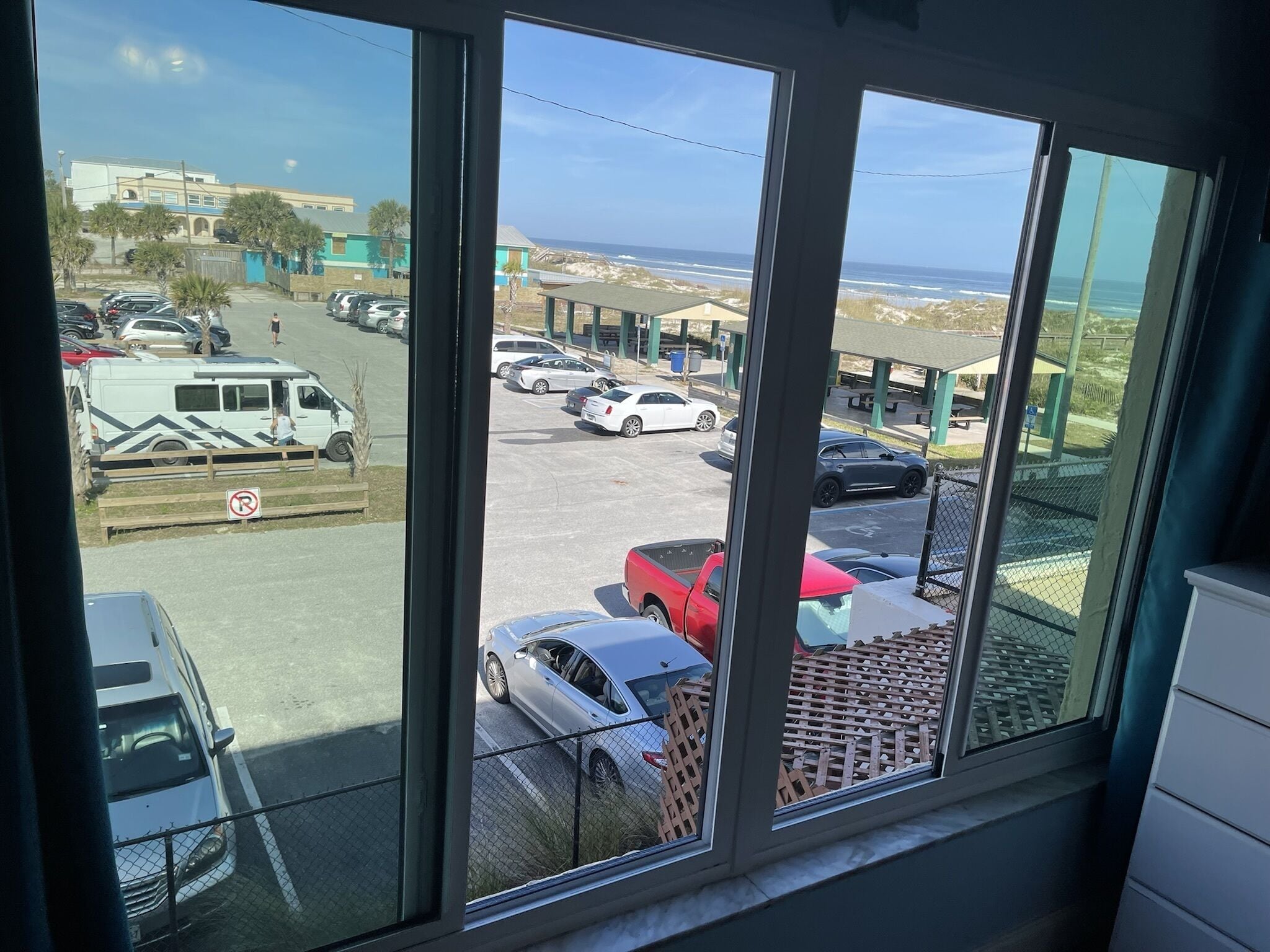 Studio w/ King Bed and Full Kitchen