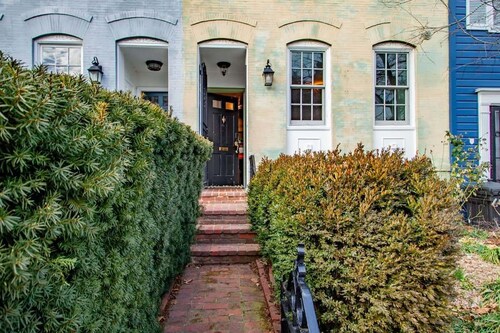 Heart of Capitol Hill Row House, Luxury & Location