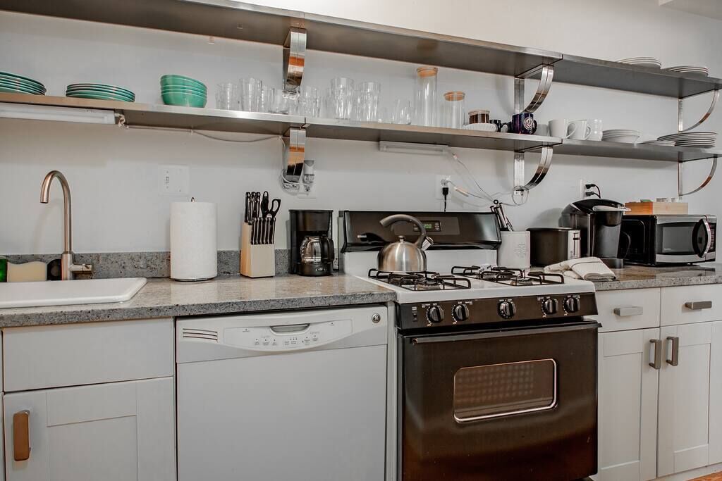 Refreshing & Warm Atmosphere // Private 1-BR // Easy Access to Public Transit