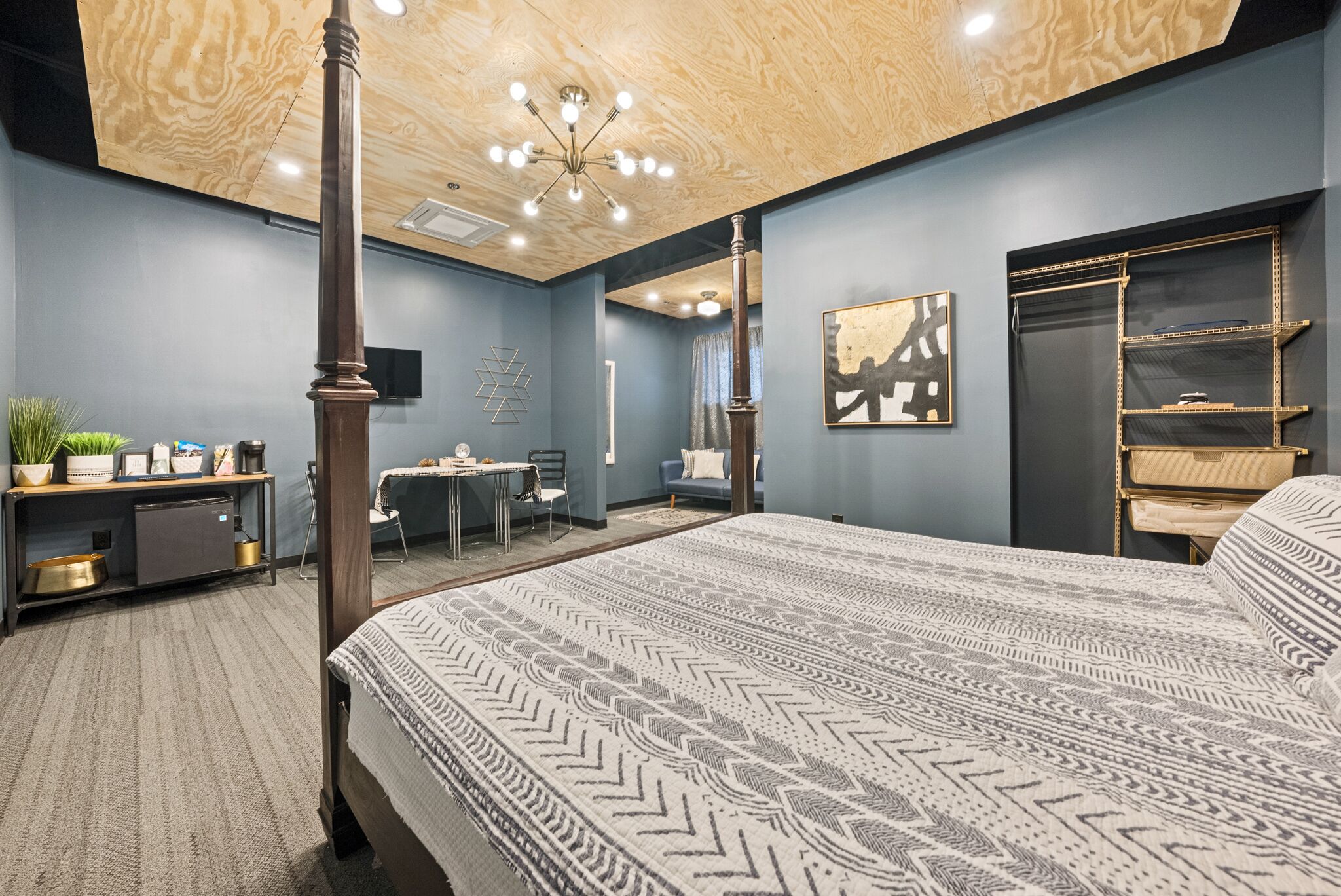 Ideal Boutique Hotel in Middletown's Torchlight Pass Revival District 305