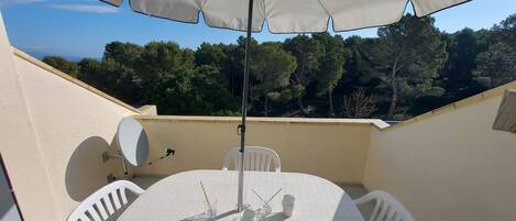 تناول الطعام بالخارج