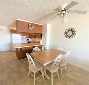 Dining - Beach Master 305 Summ (North Myrtle Beach)
