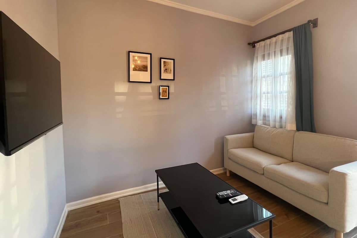 Casa família | Área de estar | Smart TV 38 polegadas com canais digitais, TV