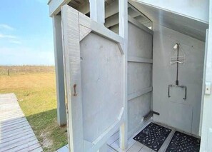 Property grounds - Cool Air Cottage Downstairs OF Duplex (North Myrtle Beach)