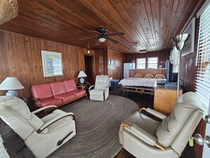 3 bedrooms, WiFi, bed sheets - Cool Air Cottage- Upstairs- Ocean Front Duplex (North Myrtle Beach)