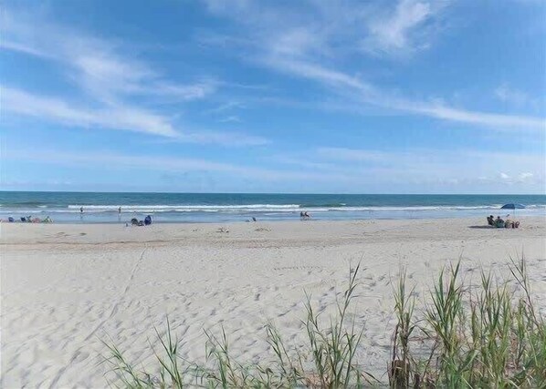 On the beach - Cool Air Cottage- Upstairs- Ocean Front Duplex (North Myrtle Beach)