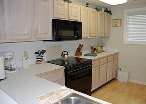 冰箱、微波炉、烤箱、炉灶