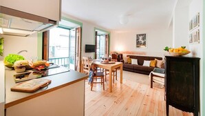 A modern apartment with a kitchen, dining area, and living room. - Cozy Apartment in Historical Lisbon by COZYSTAYS 2/5 (Lisbon)
