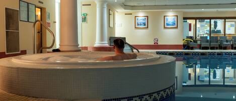 Indoor spa tub